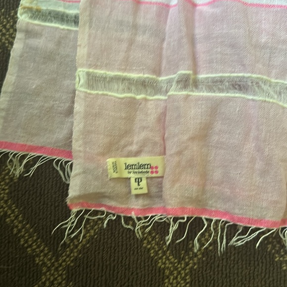 Lemlem scarf or beach sarong. Pretty pink and gray. Excellent condition - Picture 3 of 4